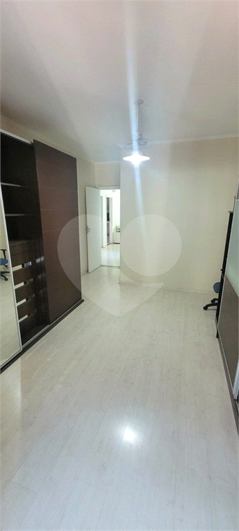 Sobrado de 364m² com 4 dormitórios, 2 suítes e 6 vagas de garagem