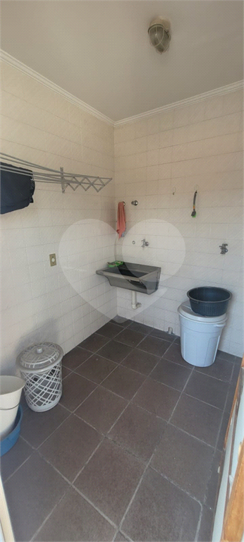 Sobrado de 364m² com 4 dormitórios, 2 suítes e 6 vagas de garagem