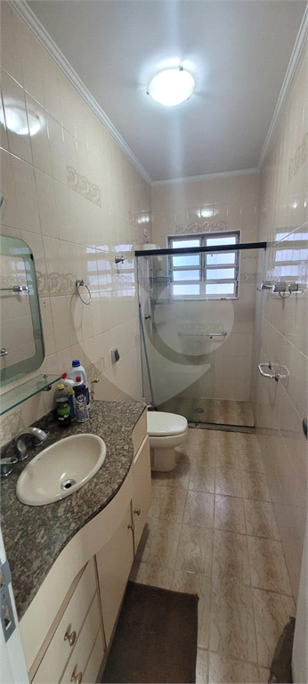 Sobrado de 364m² com 4 dormitórios, 2 suítes e 6 vagas de garagem