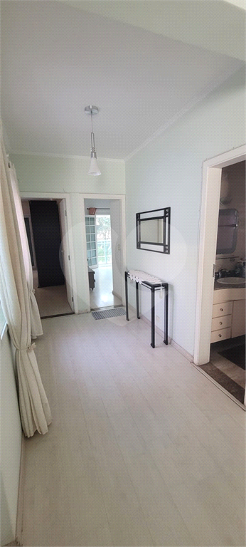 Sobrado de 364m² com 4 dormitórios, 2 suítes e 6 vagas de garagem