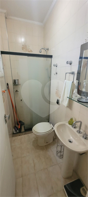 Sobrado de 364m² com 4 dormitórios, 2 suítes e 6 vagas de garagem