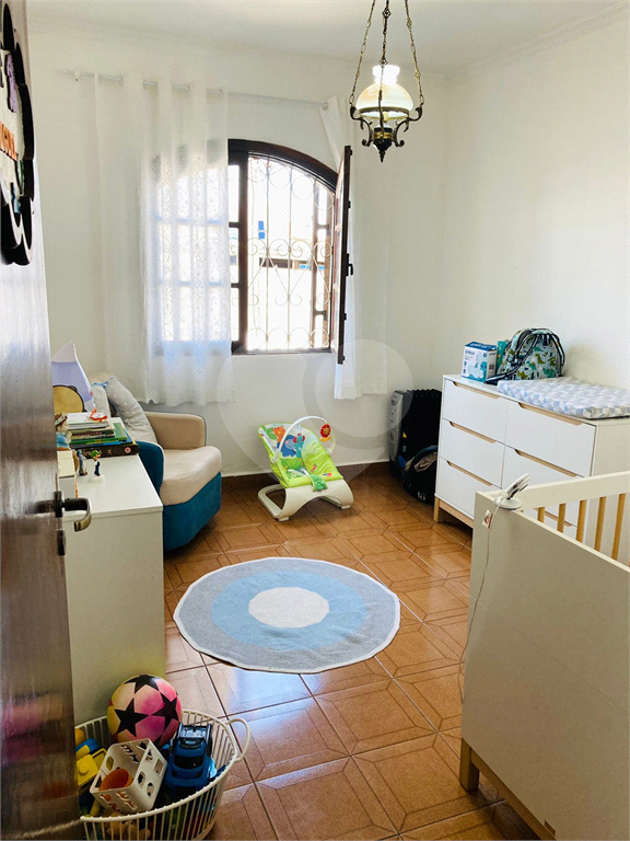 Casa térrea e muito bem localizada