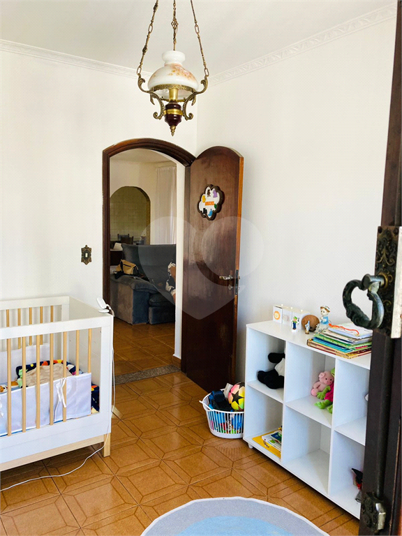 Casa térrea e muito bem localizada