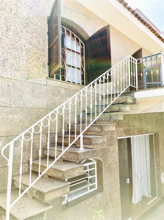 Casa térrea e muito bem localizada
