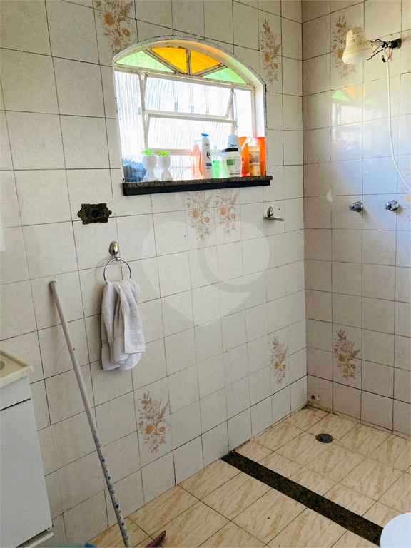 Casa térrea e muito bem localizada