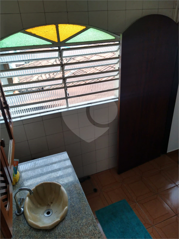 Casa térrea e muito bem localizada