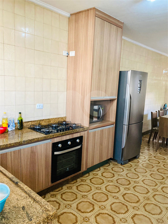 Casa térrea e muito bem localizada