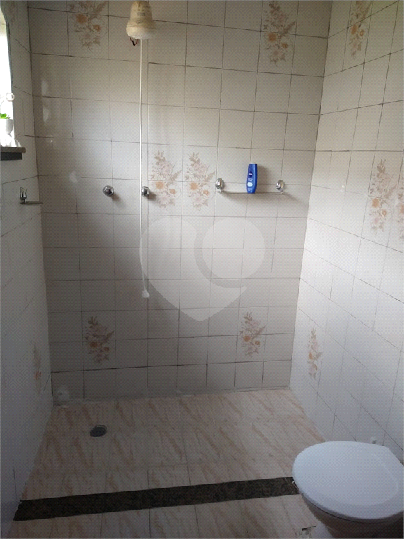 Casa térrea e muito bem localizada