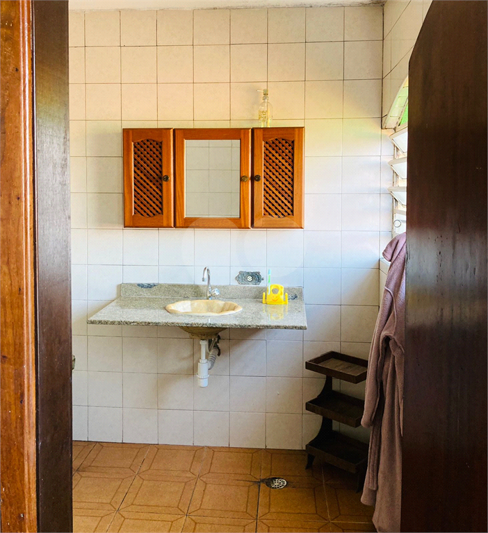 Casa térrea e muito bem localizada