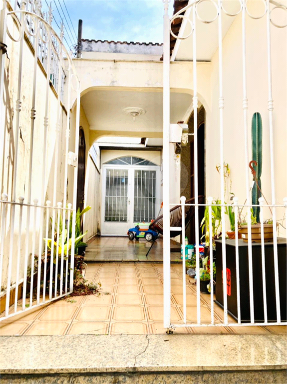 Casa térrea e muito bem localizada