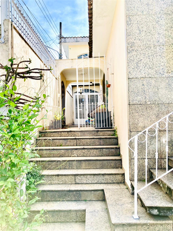 Casa térrea e muito bem localizada