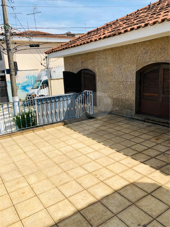 Casa térrea e muito bem localizada