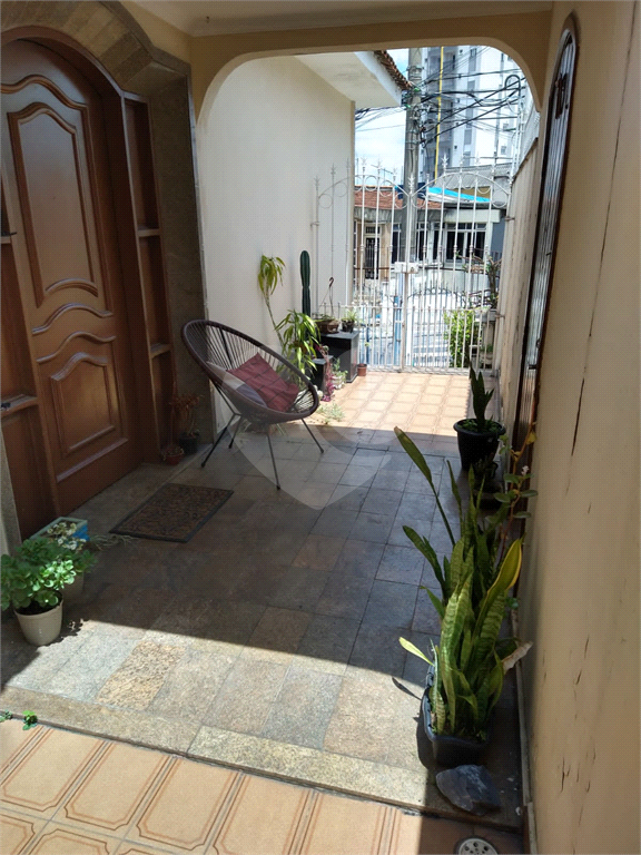 Casa térrea e muito bem localizada