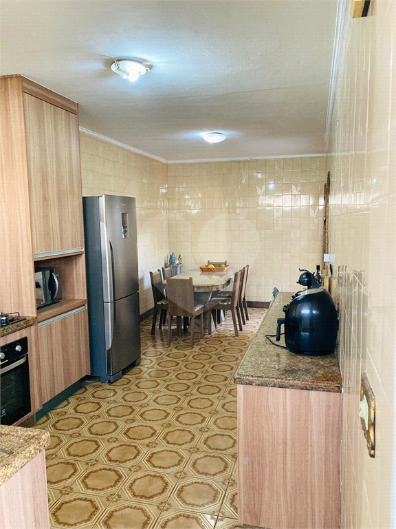Casa térrea e muito bem localizada