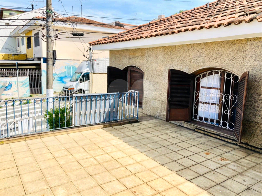Casa térrea e muito bem localizada