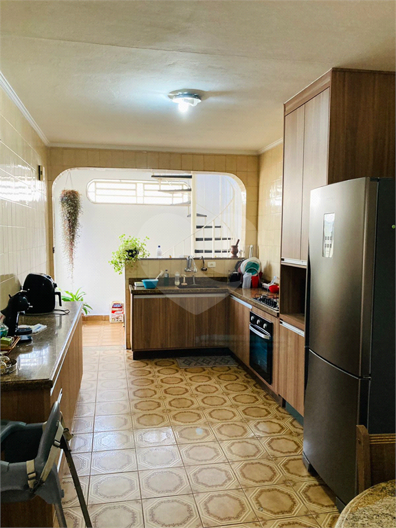 Casa térrea e muito bem localizada