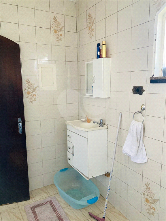 Casa térrea e muito bem localizada