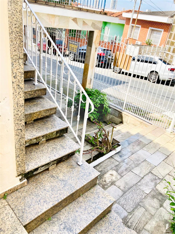 Casa térrea e muito bem localizada