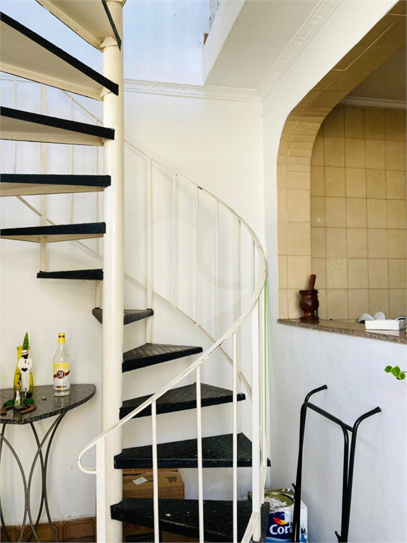 Casa térrea e muito bem localizada