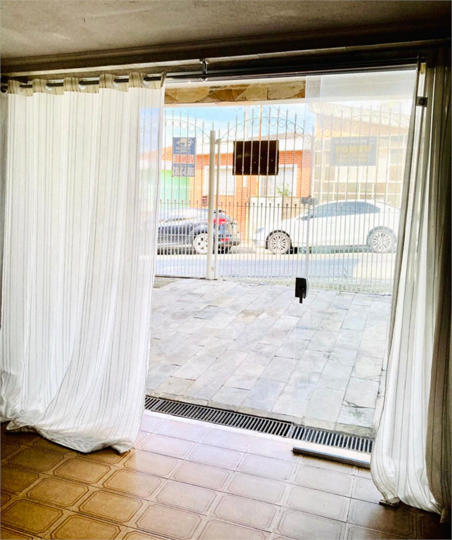 Casa térrea e muito bem localizada