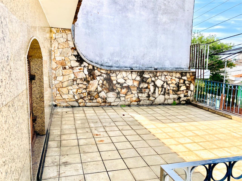 Casa térrea e muito bem localizada