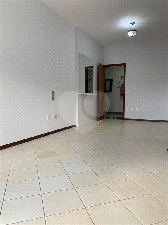 Apartamento para alugar com 2 quartos, 70m² - Foto 8