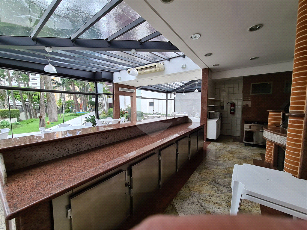 Apartamento com 4 quatos mais escritorio.