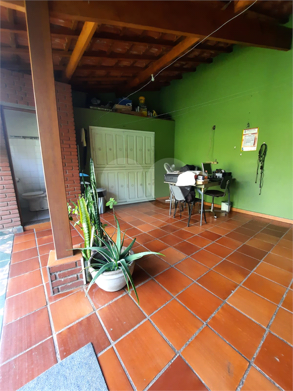Ampla Casa no Jaraguá!