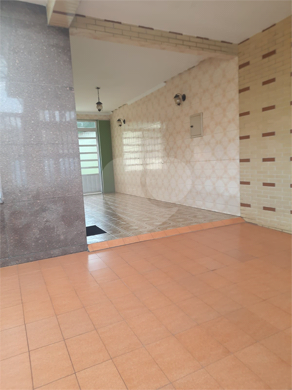 Ampla Casa no Jaraguá!