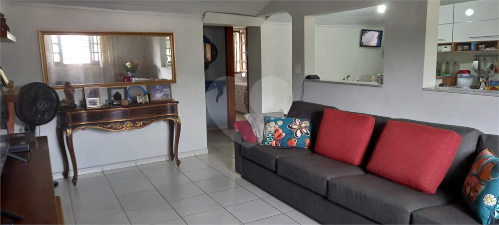 Excelente Sobrado para construtores, com 3 dormitórios, sendo 01 suíte