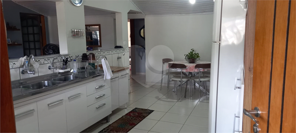 Excelente Sobrado para construtores, com 3 dormitórios, sendo 01 suíte