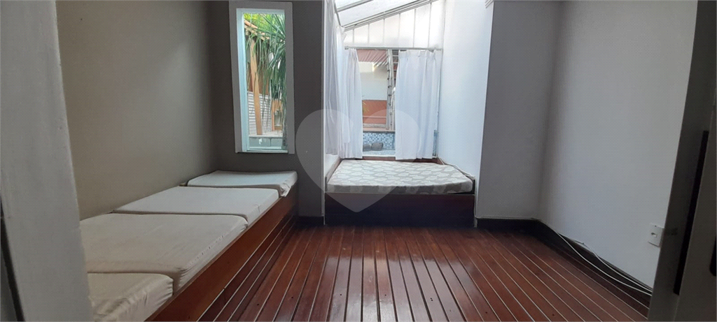 Casa à venda com 3 quartos, 300m² - Foto 3