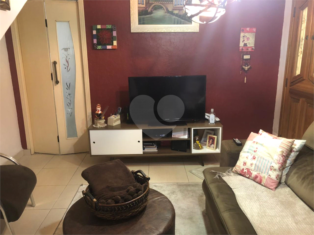 Sobrado à venda com 2 quartos, 192m² - Foto 1