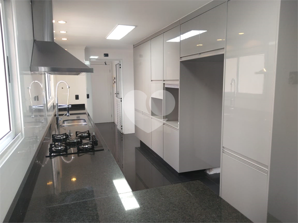 Apartamento 3 suítes, varanda gourmet, 3 vagas em Condomínio Clube na Mooca