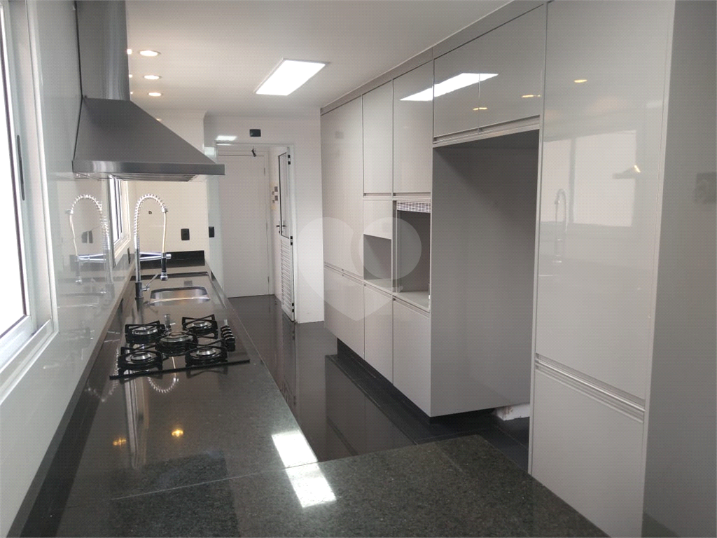 Apartamento 3 suítes, varanda gourmet, 3 vagas em Condomínio Clube na Mooca