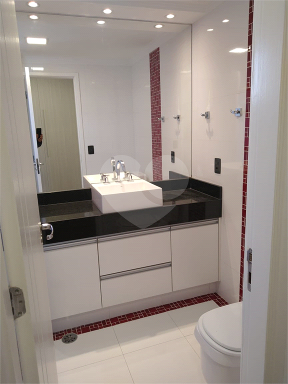 Apartamento 3 suítes, varanda gourmet, 3 vagas em Condomínio Clube na Mooca