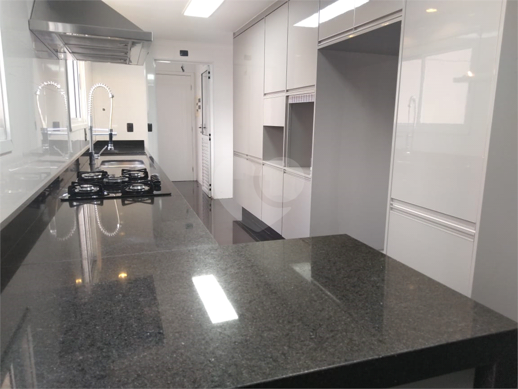 Apartamento 3 suítes, varanda gourmet, 3 vagas em Condomínio Clube na Mooca