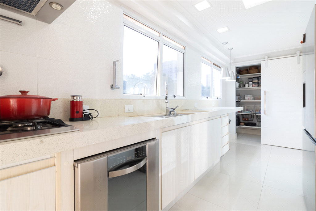 APARTAMENTO À VENDA COM 3 QUARTOS - 3 VAGAS NA VILA ROMANA.