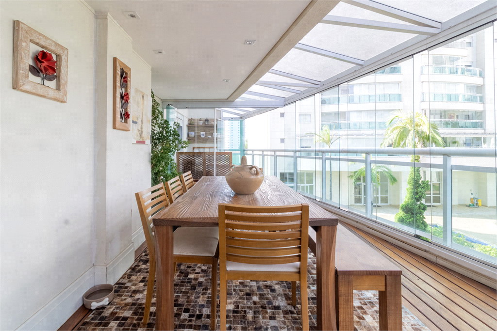APARTAMENTO À VENDA COM 3 QUARTOS - 3 VAGAS NA VILA ROMANA.