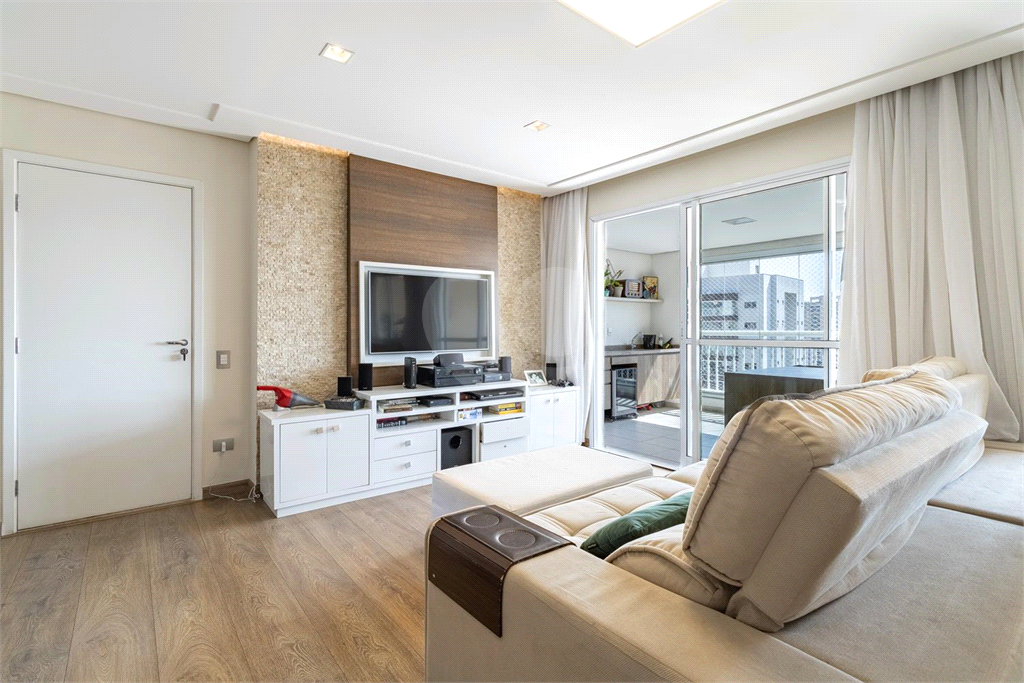 Apartamento face norte, andar alto com 3 suites e 2 vagas na Vila Mariana.