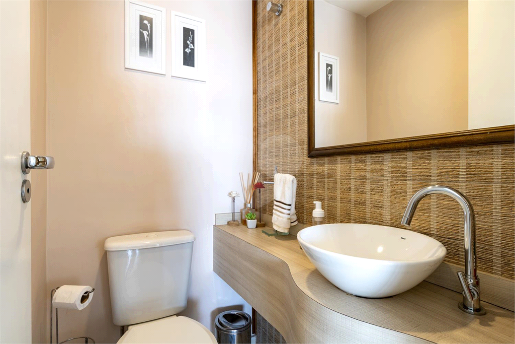 Apartamento face norte, andar alto com 3 suites e 2 vagas na Vila Mariana.