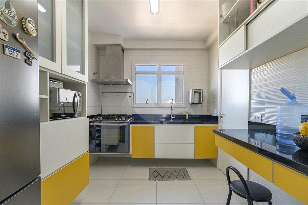 Apartamento face norte, andar alto com 3 suites e 2 vagas na Vila Mariana.