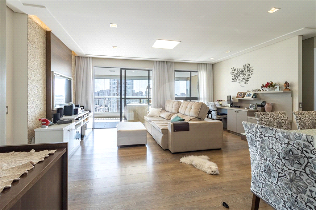 Apartamento face norte, andar alto com 3 suites e 2 vagas na Vila Mariana.
