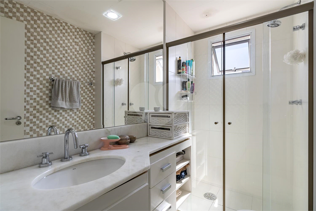 Apartamento face norte, andar alto com 3 suites e 2 vagas na Vila Mariana.