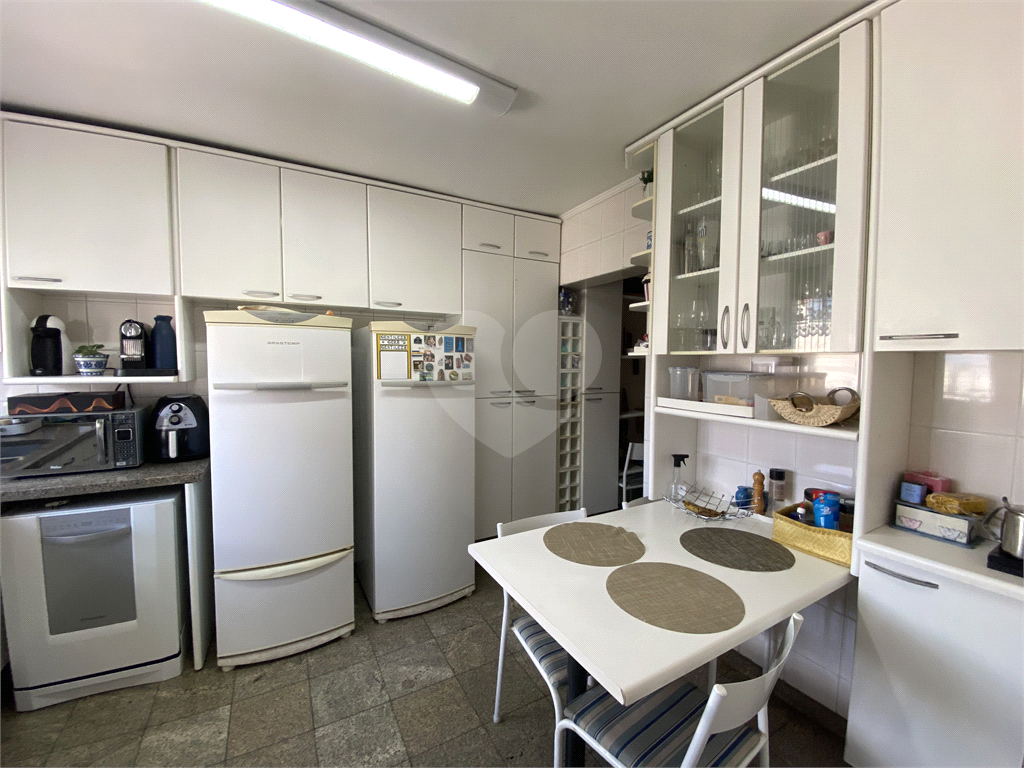 Amplo apartamento na Região de Santa Terezinha, próximo av. Braz Leme, 4 dormitórios sendo 1 suíte