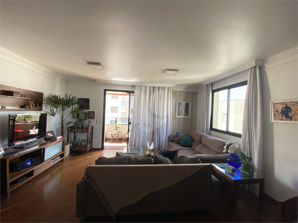 Amplo apartamento na Região de Santa Terezinha, próximo av. Braz Leme, 4 dormitórios sendo 1 suíte