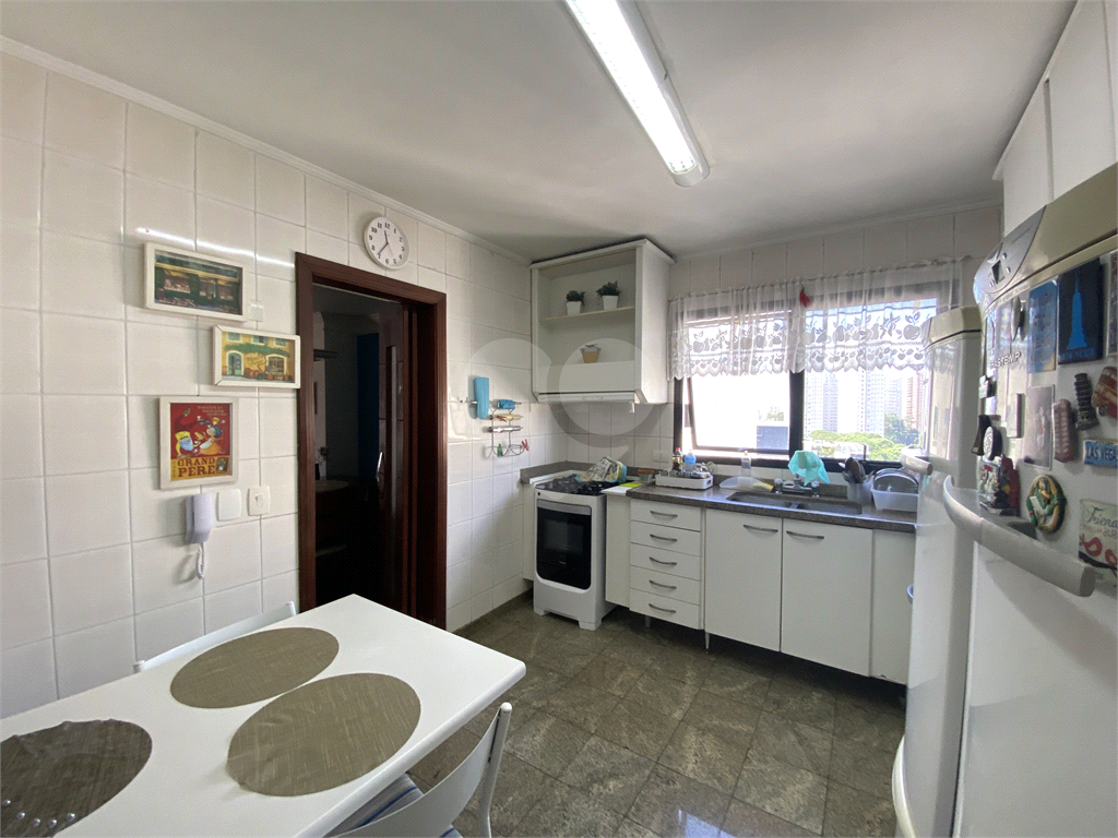 Amplo apartamento na Região de Santa Terezinha, próximo av. Braz Leme, 4 dormitórios sendo 1 suíte