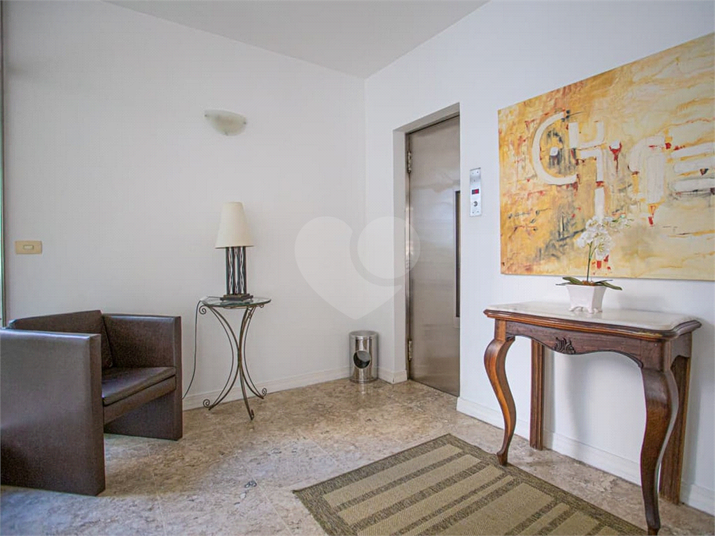 Apartamento no Itaim, rua tranquila