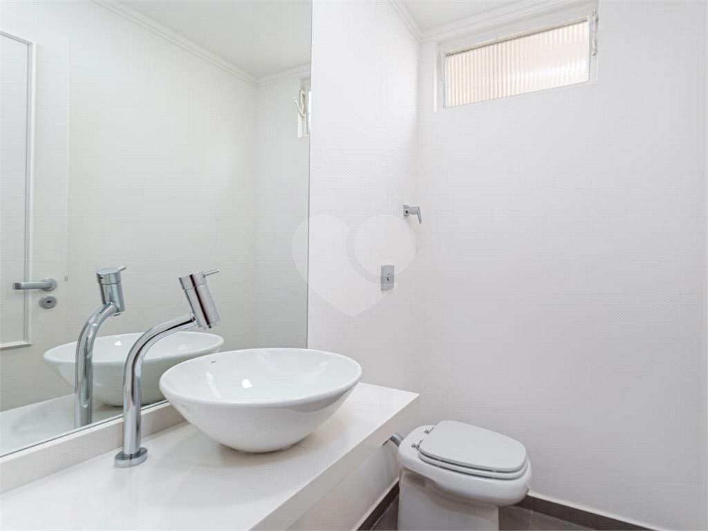Apartamento no Itaim, rua tranquila