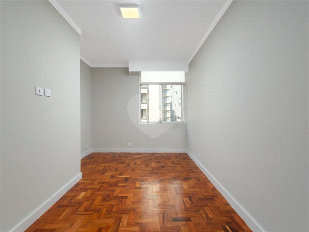 Apartamento no Itaim, rua tranquila